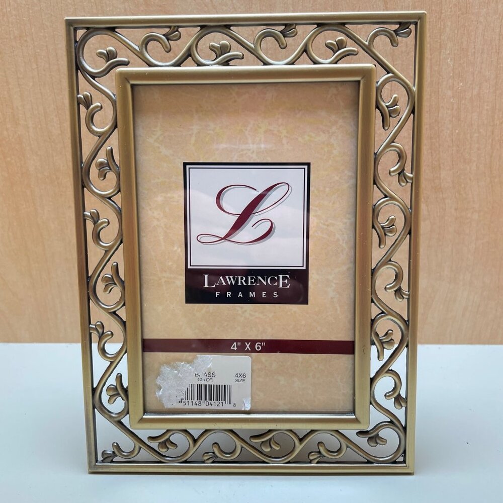 Beautiful Gold Toned Flower and Vine Lawrence Frame New VTG 4X6